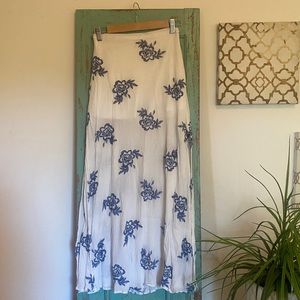Maxi Skirt - white/blue floral with double-sided slits